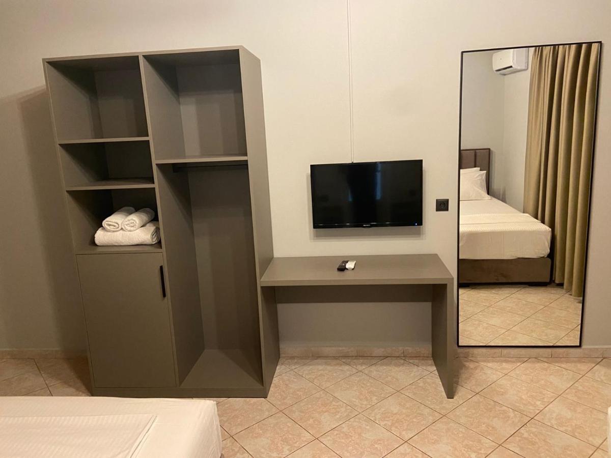 "Hotel Lili" Sarande Bagian luar foto