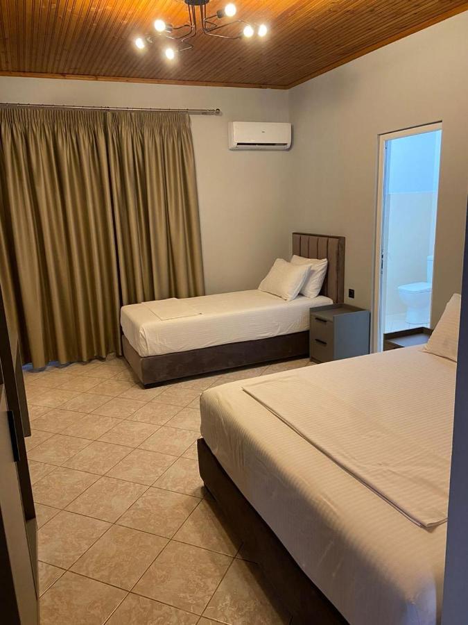 "Hotel Lili" Sarande Bagian luar foto
