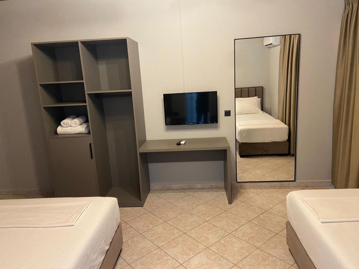 "Hotel Lili" Sarande Bagian luar foto