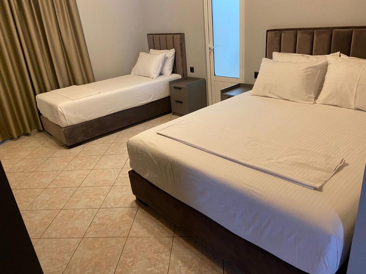 "Hotel Lili" Sarande Bagian luar foto