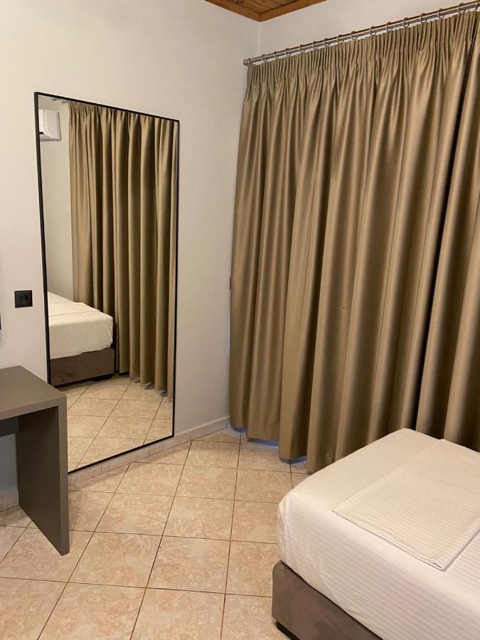"Hotel Lili" Sarande Bagian luar foto