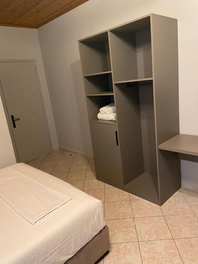 "Hotel Lili" Sarande Bagian luar foto