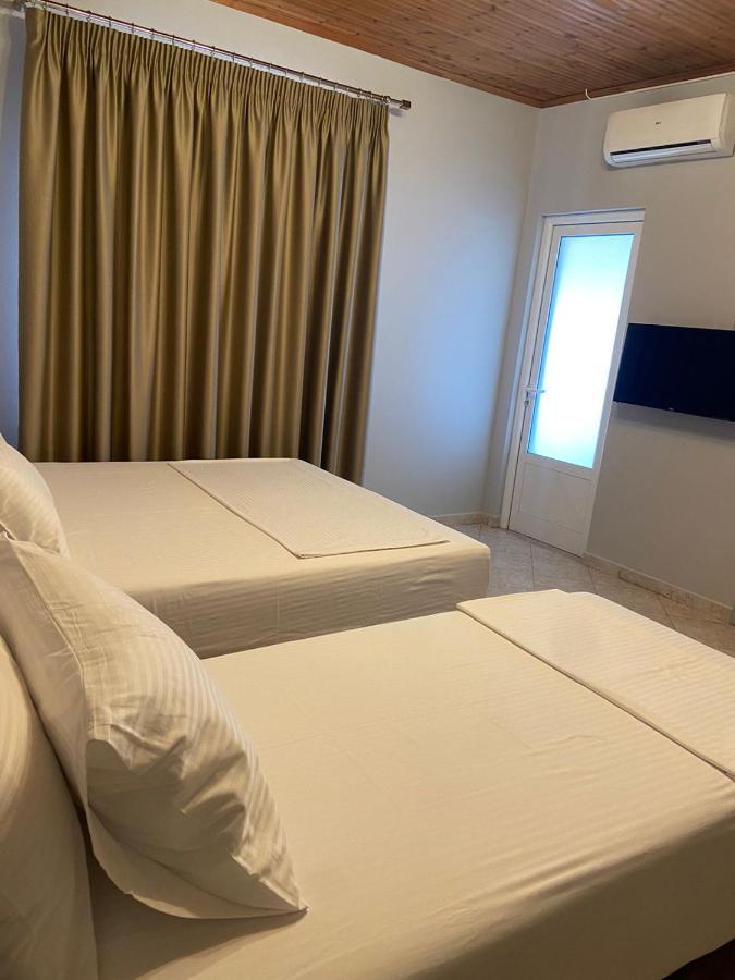 "Hotel Lili" Sarande Bagian luar foto