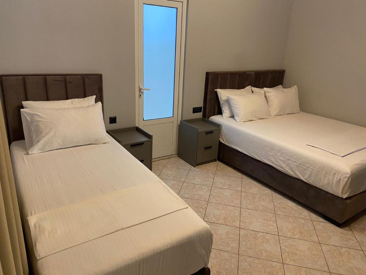 "Hotel Lili" Sarande Bagian luar foto